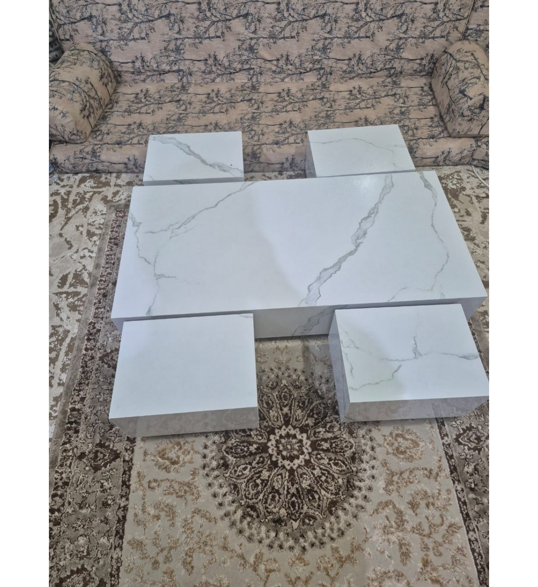 طقم طاولات 5قطع سطح بديل الرخام  ابيض 4+1