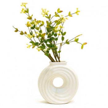 فازة فاخرة بتصميم عصري بسيط وأنيق، تأخذ شكلًا دائريًا مجوفًا من المنتصف مع تموجات انسيابية تضيف لمسة فنية راقية.19×8×5سم 