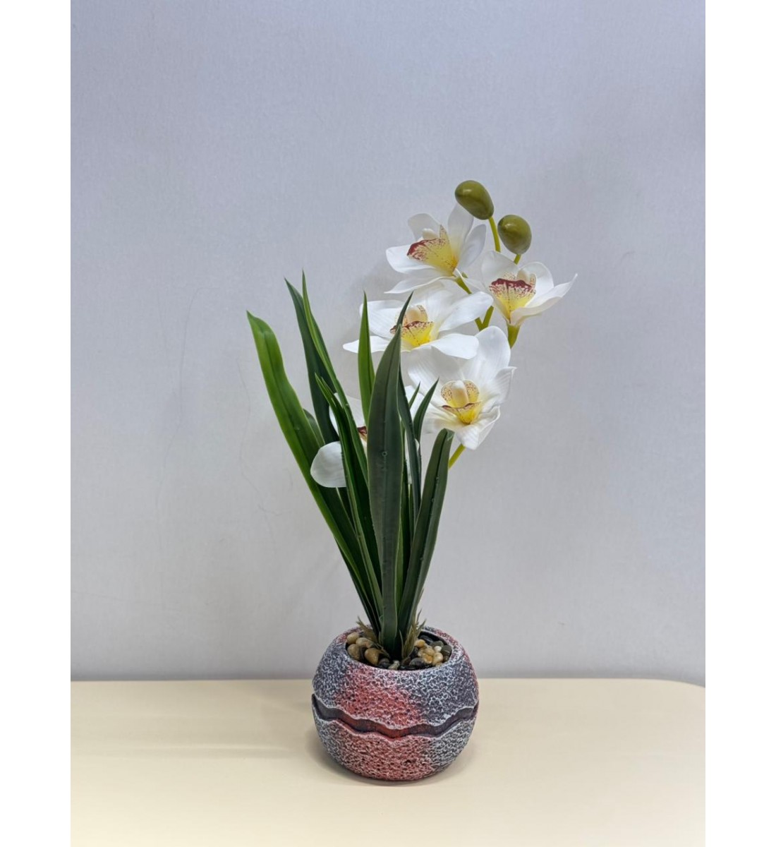 نبتة ورد صناعي بوعاء 45سم نبتة ورد صناعي بوعاء 45سم