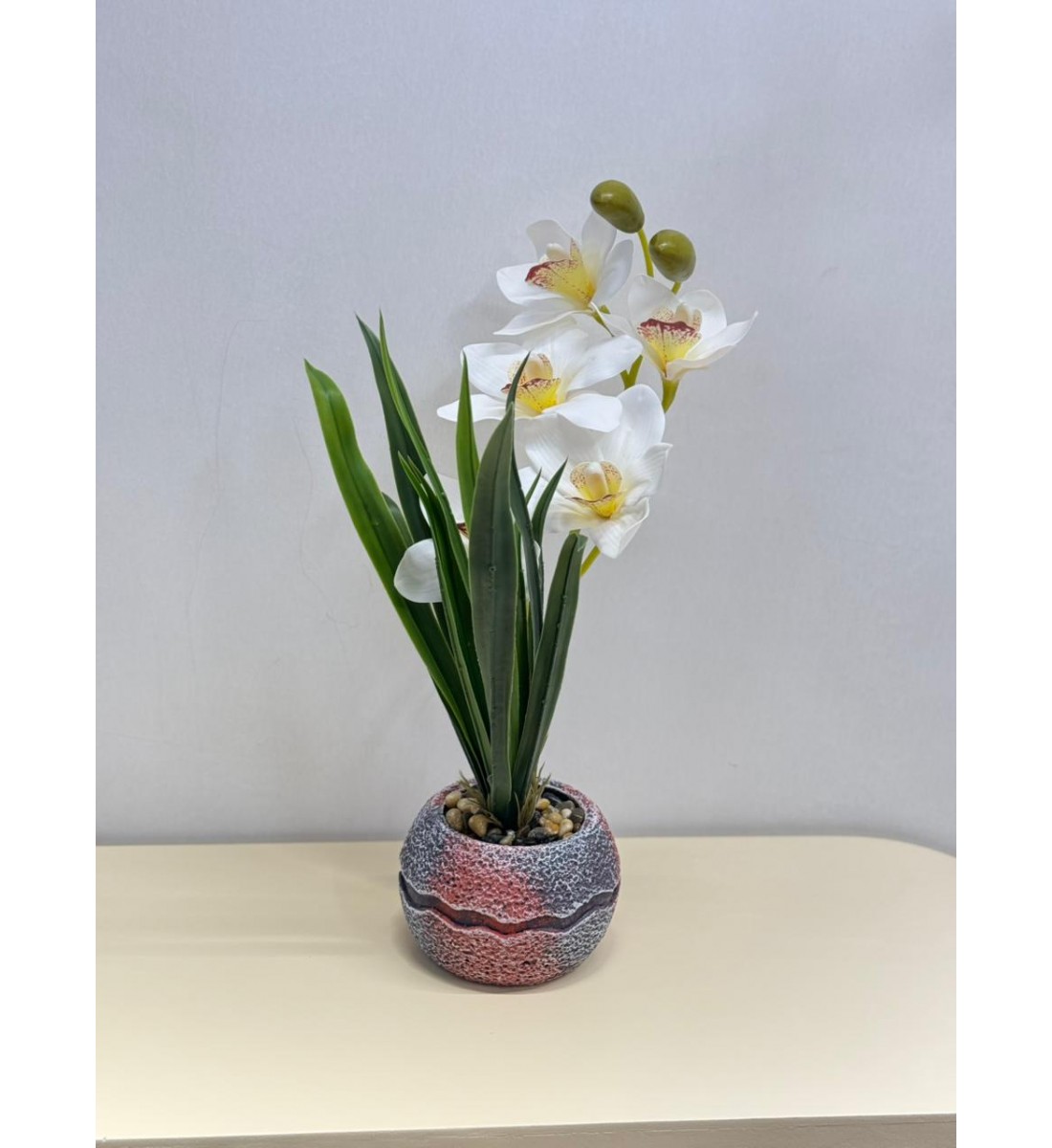 نبتة ورد صناعي بوعاء 45سم نبتة ورد صناعي بوعاء 45سم