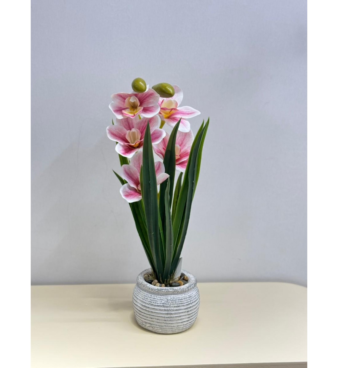 نبتة ورد صناعي بوعاء43سم نبتة ورد صناعي بوعاء43سم