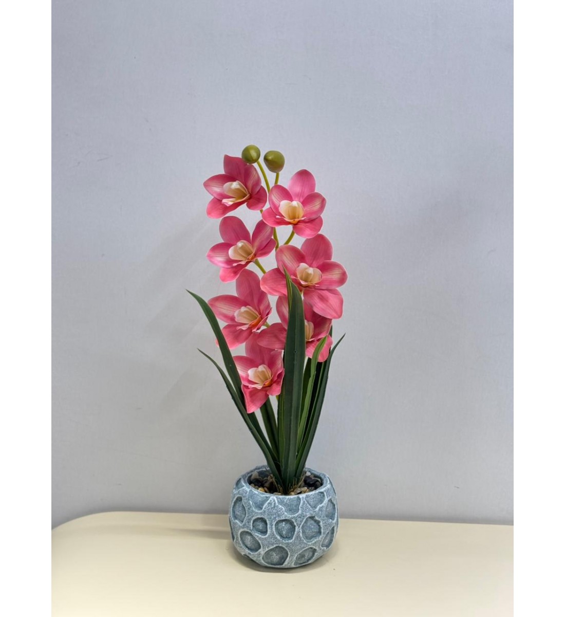 نبتة ورد صناعي بوعاء52سم نبتة ورد صناعي بوعاء52سم