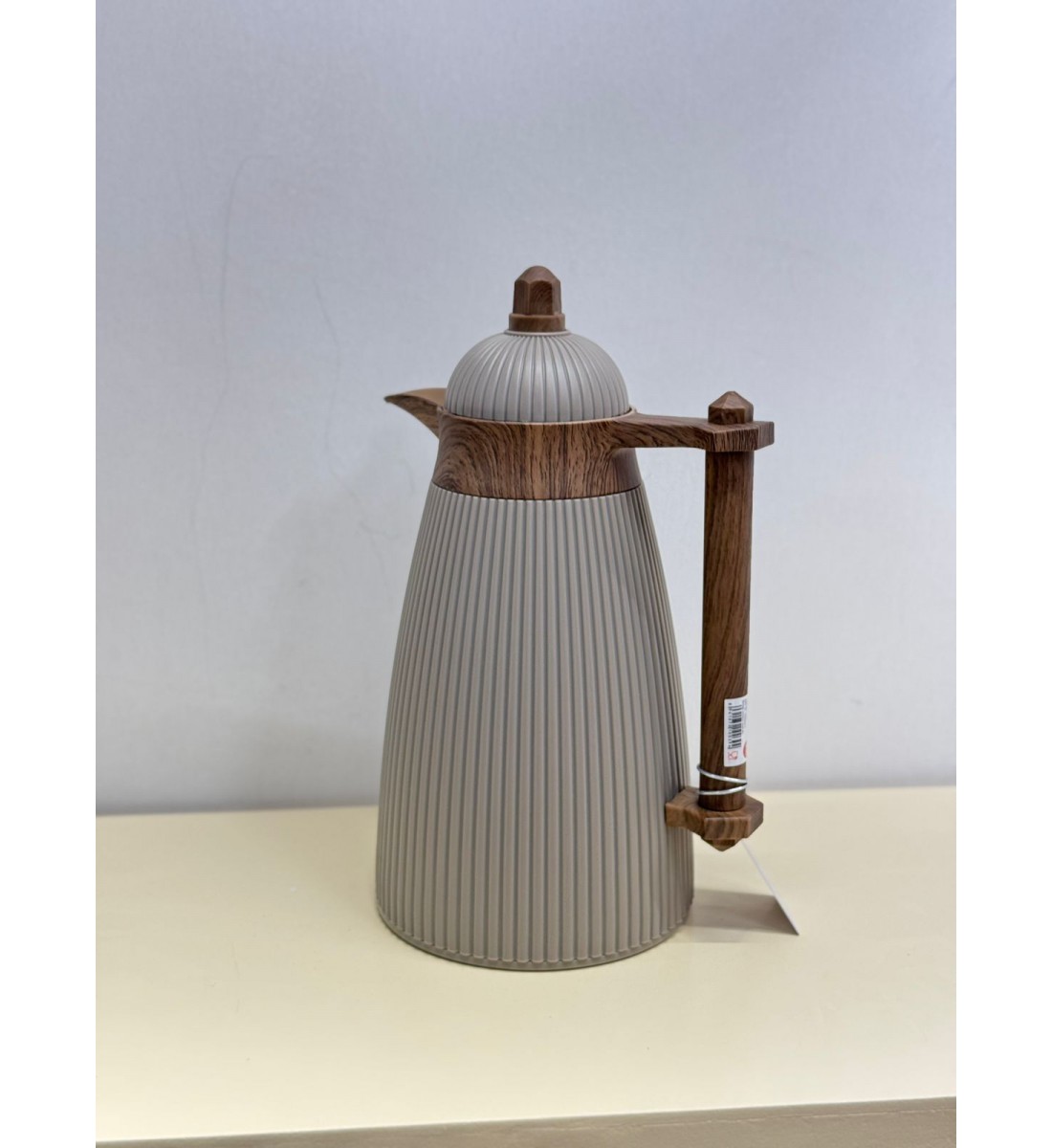 ترمس شاي بتصميم مميز و مقبض خشبي 1 لتر ترمس شاي بتصميم مميز و مقبض خشبي 1 لتر