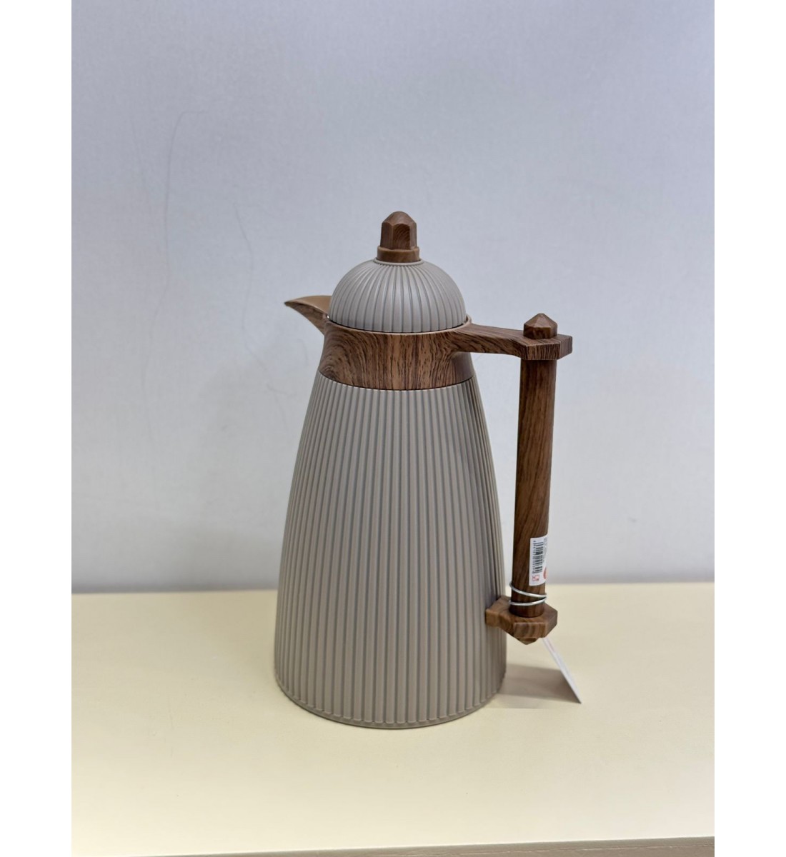 ترمس شاي بتصميم مميز و مقبض خشبي 1 لتر ترمس شاي بتصميم مميز و مقبض خشبي 1 لتر