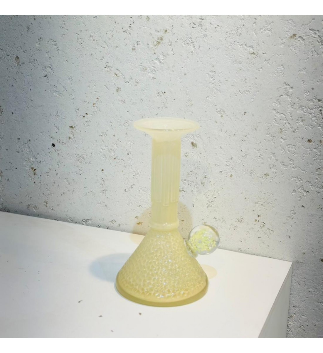 فازة زجاجية أنيقة بتصميم فريد، تجمع بين البساطة والفخامة23×9×9سم