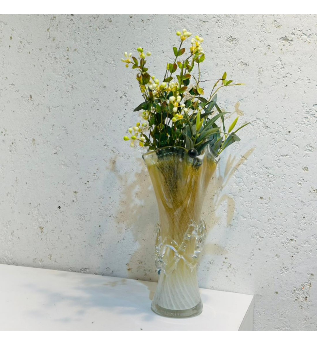 فازة زجاجية أنيقة بتصميم فريد، تجمع بين البساطة والفخامة31×10×10سم