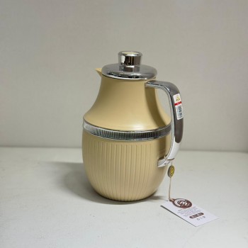 ترمس  شاي أنيق يجمع بين التصميم العصري واللمسات الفضية الدافئة.1لتر 