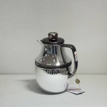 ترمس  شاي أنيق يجمع بين التصميم العصري واللمسات الفضية الدافئة.1لتر 