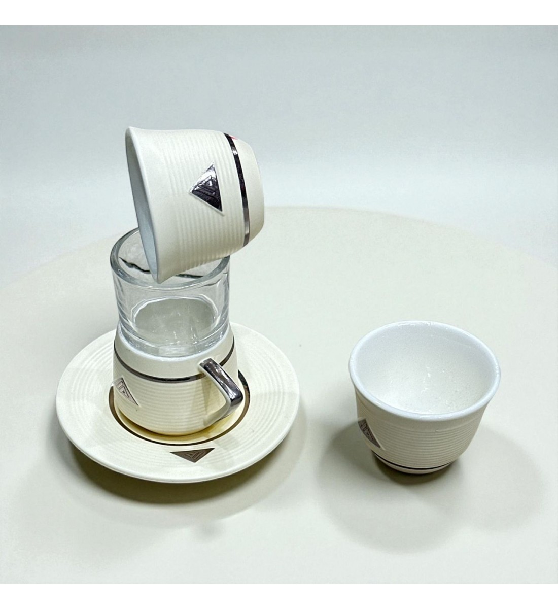 طقم كاسات وفناجين مع الصحن 36قطعه