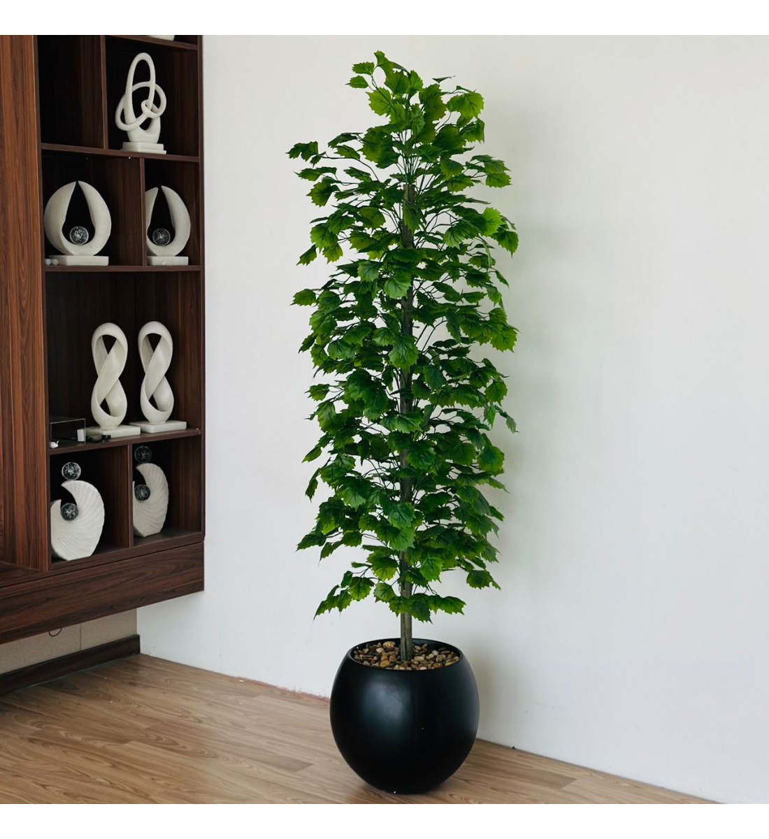 شجرة  بمركن اسود صناعية طويلة مزهرة ورق عنب2متر