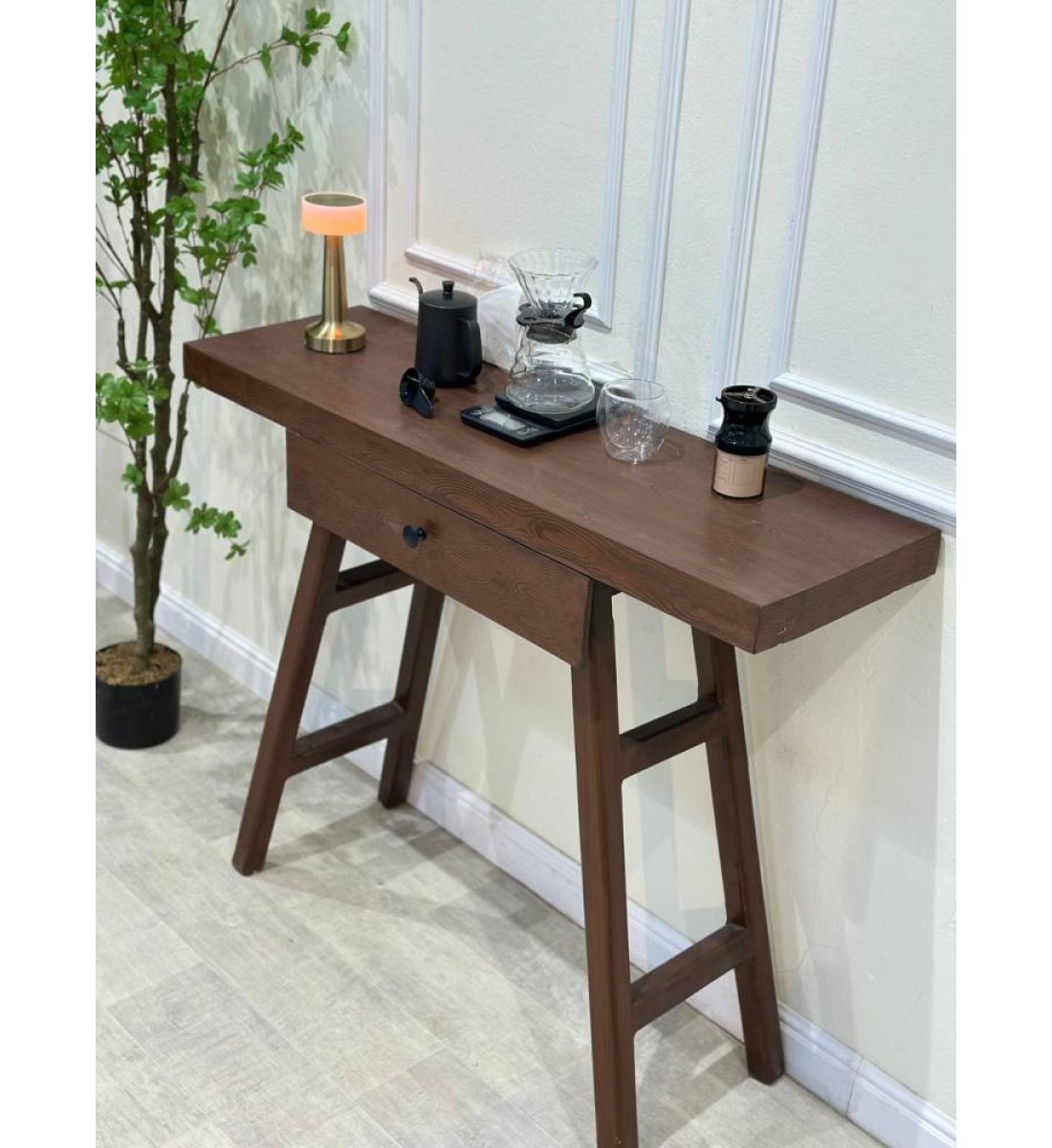 طاولة مدخل او كونسول خشب بني غامق مع درج مقاس 110*35*90 سم طاولة مدخل او كونسول خشب بني غامق مع درج مقاس 110*35*90 سم