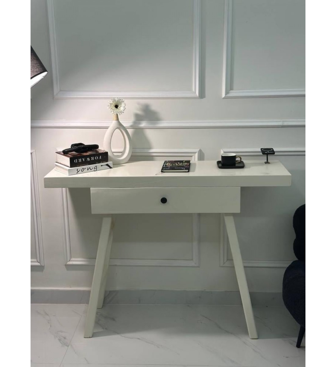 طاولة مدخل او  كونسول خشب ابيض مع درج مقاس 110*35*90 سم 