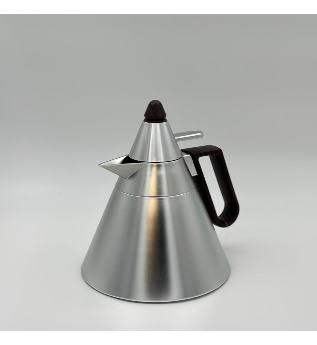 ترمس شاي أنيق يجمع بين التصميم العصري واللمسات الخشبية الدافئة.1لتر ترمس شاي أنيق يجمع بين التصميم العصري واللمسات الخشبية الدافئة.1لتر