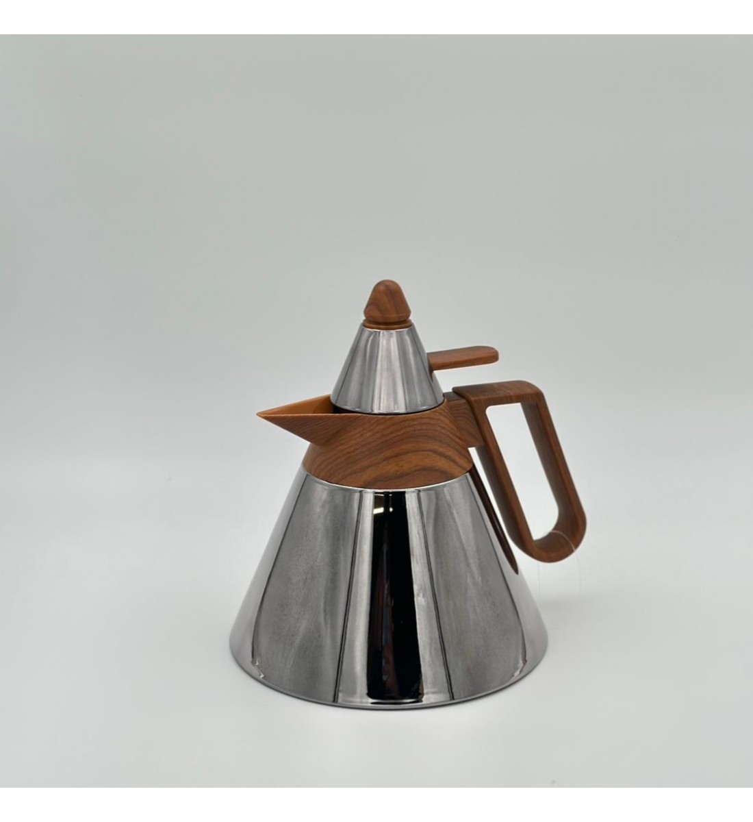 ترمس شاي أنيق يجمع بين التصميم العصري واللمسات الخشبية الدافئة.1لتر ترمس شاي أنيق يجمع بين التصميم العصري واللمسات الخشبية الدافئة.1لتر