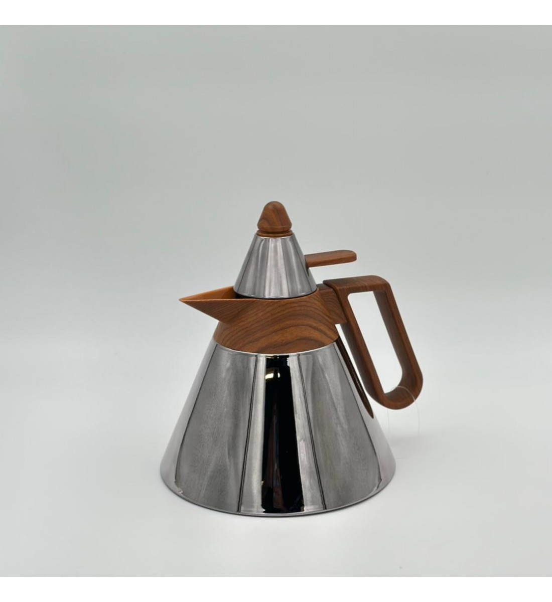 ترمس شاي أنيق يجمع بين التصميم العصري واللمسات الخشبية الدافئة.1لتر ترمس شاي أنيق يجمع بين التصميم العصري واللمسات الخشبية الدافئة.1لتر