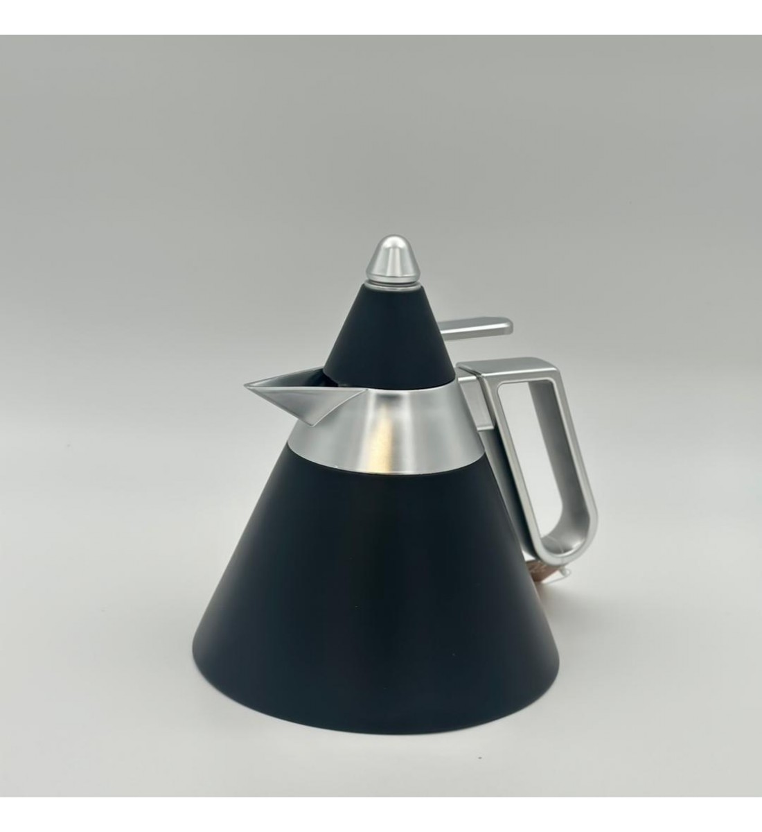 ترمس شاي أنيق يجمع بين التصميم العصري واللمسات الخشبية الدافئة.1لتر ترمس شاي أنيق يجمع بين التصميم العصري واللمسات الخشبية الدافئة.1لتر