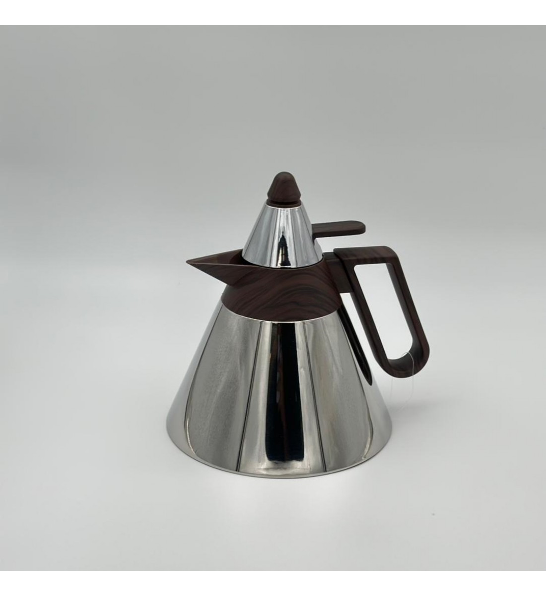 ترمس شاي أنيق يجمع بين التصميم العصري واللمسات الخشبية الدافئة.1لتر ترمس شاي أنيق يجمع بين التصميم العصري واللمسات الخشبية الدافئة.1لتر