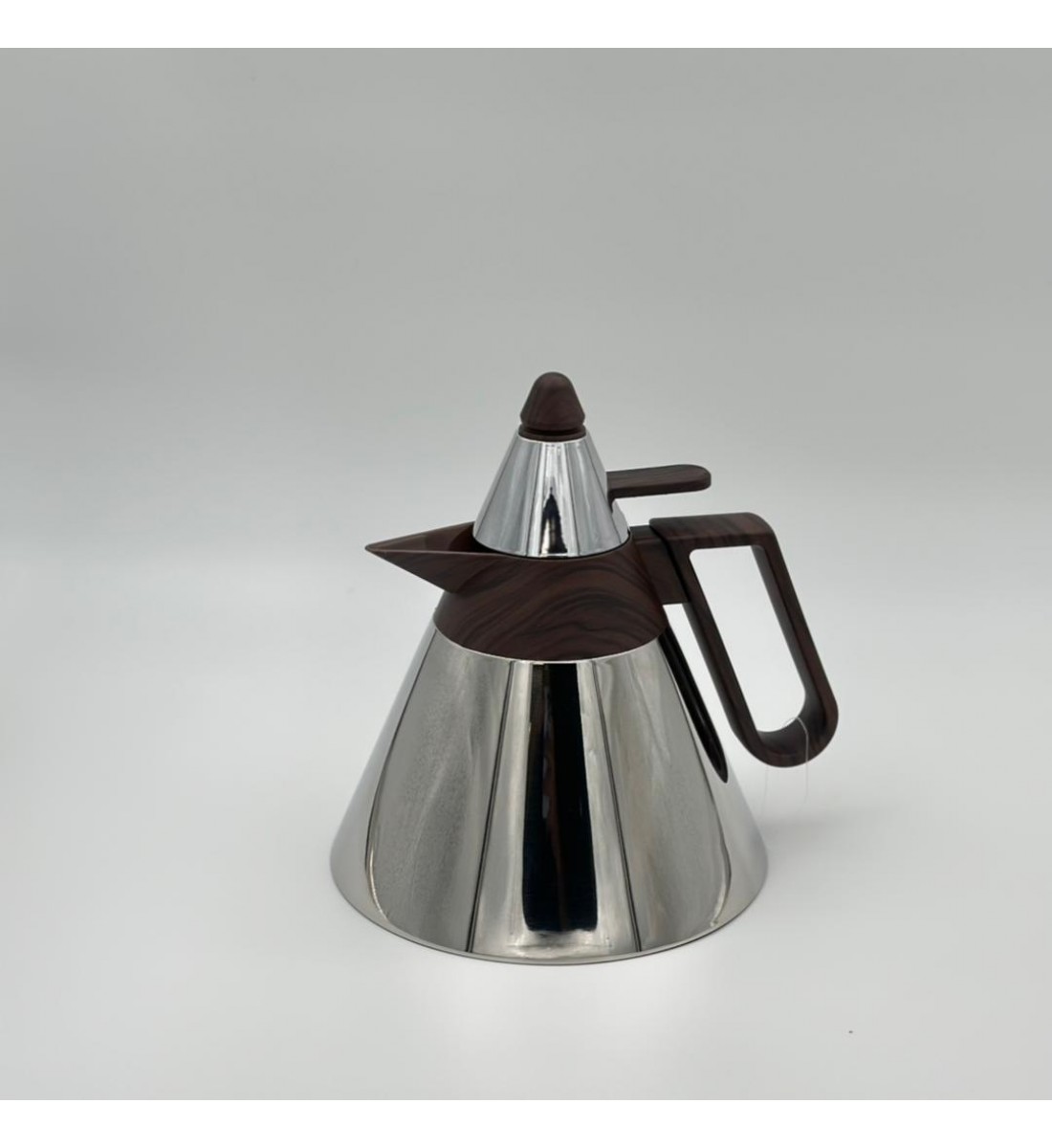 ترمس شاي أنيق يجمع بين التصميم العصري واللمسات الخشبية الدافئة.1لتر ترمس شاي أنيق يجمع بين التصميم العصري واللمسات الخشبية الدافئة.1لتر