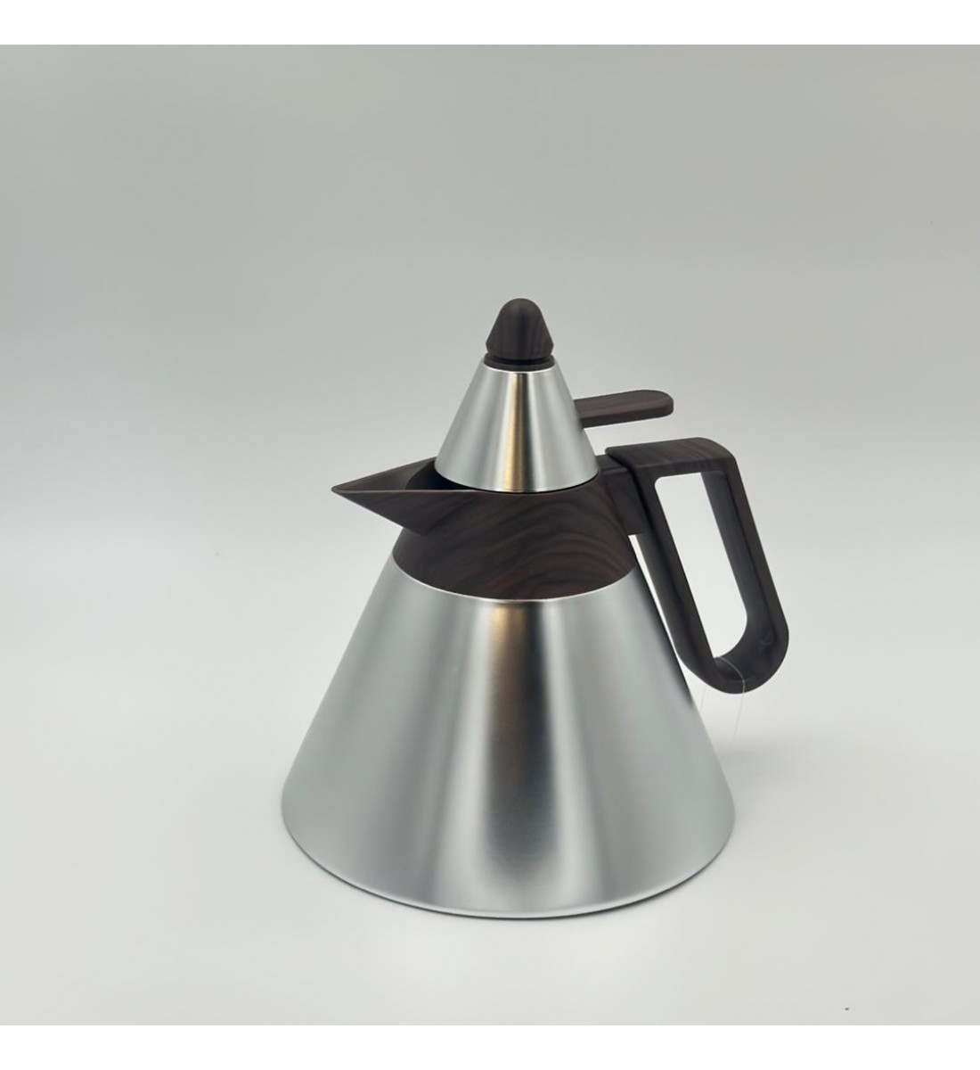 ترمس  شاي أنيق يجمع بين التصميم العصري واللمسات الخشبية الدافئة.1لتر 