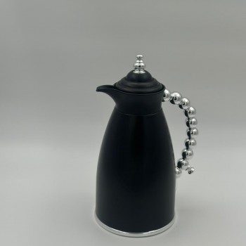 ترمس  شاي أنيق يجمع بين التصميم العصري واللمسات الفضية الدافئة.1لتر