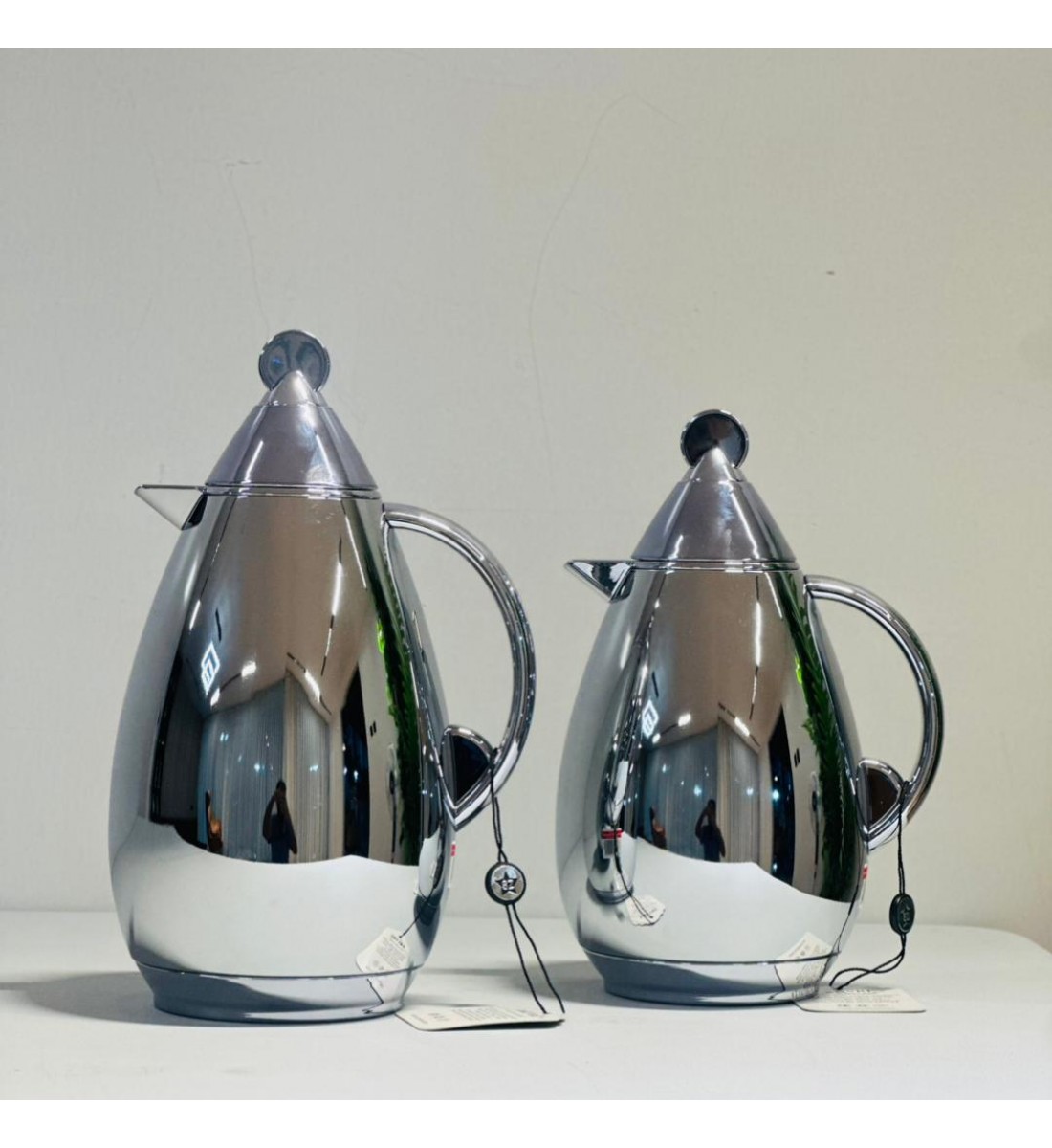 طقم  ترمس  شاي وقهوة أنيق يجمع بين التصميم العصري والانيق 