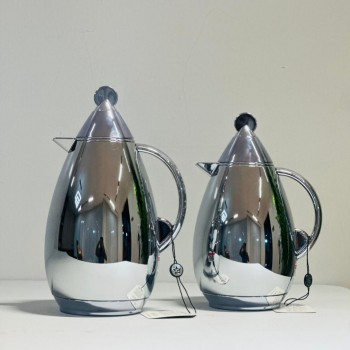 طقم  ترمس  شاي وقهوة أنيق يجمع بين التصميم العصري والانيق 