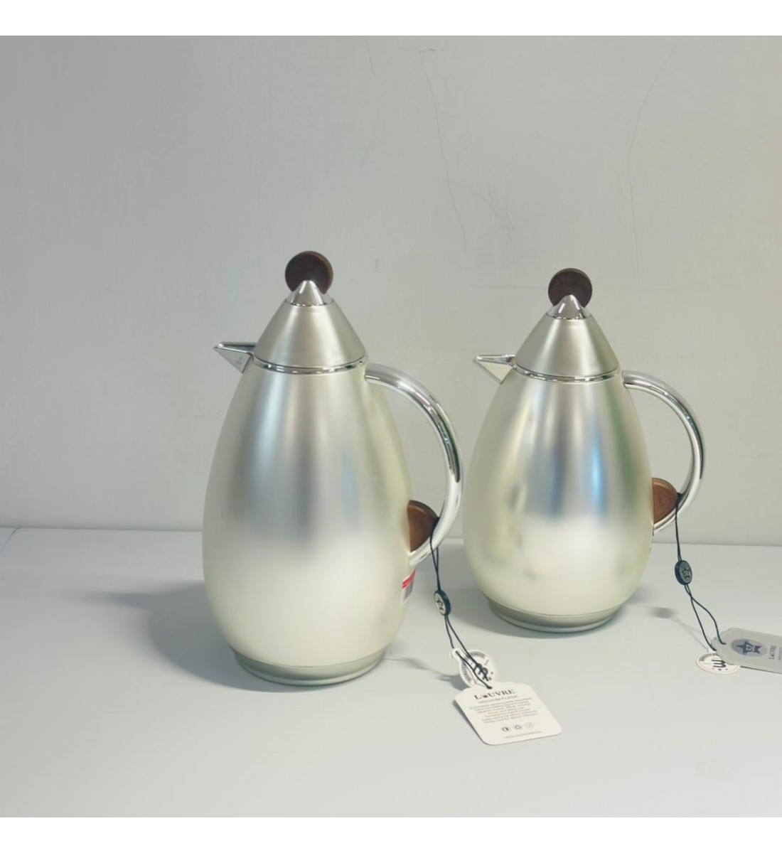 طقم ترمس شاي وقهوة أنيق يجمع بين التصميم العصري والانيق طقم ترمس شاي وقهوة أنيق يجمع بين التصميم العصري والانيق