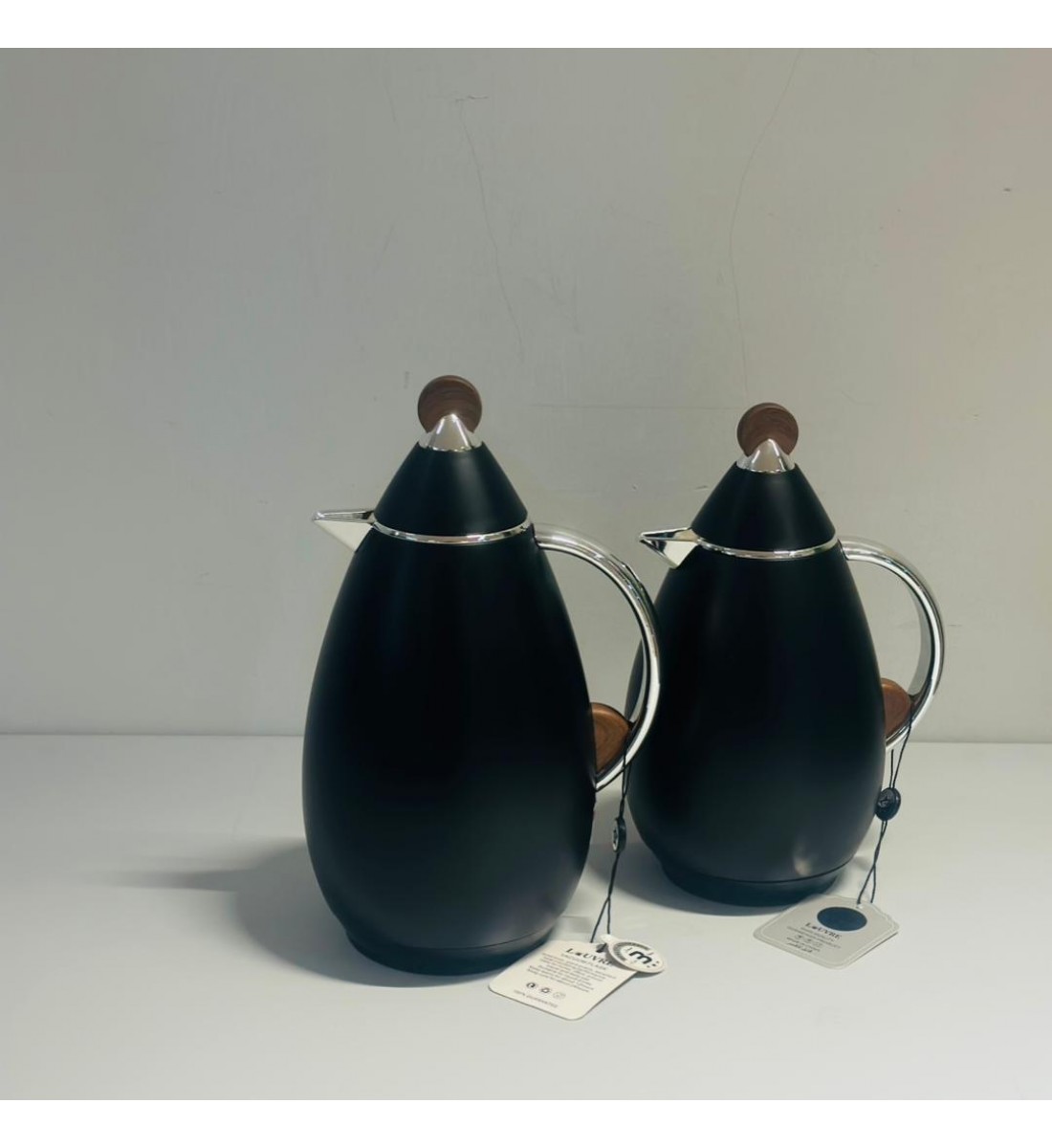 طقم  ترمس  شاي وقهوة أنيق يجمع بين التصميم العصري والانيق 