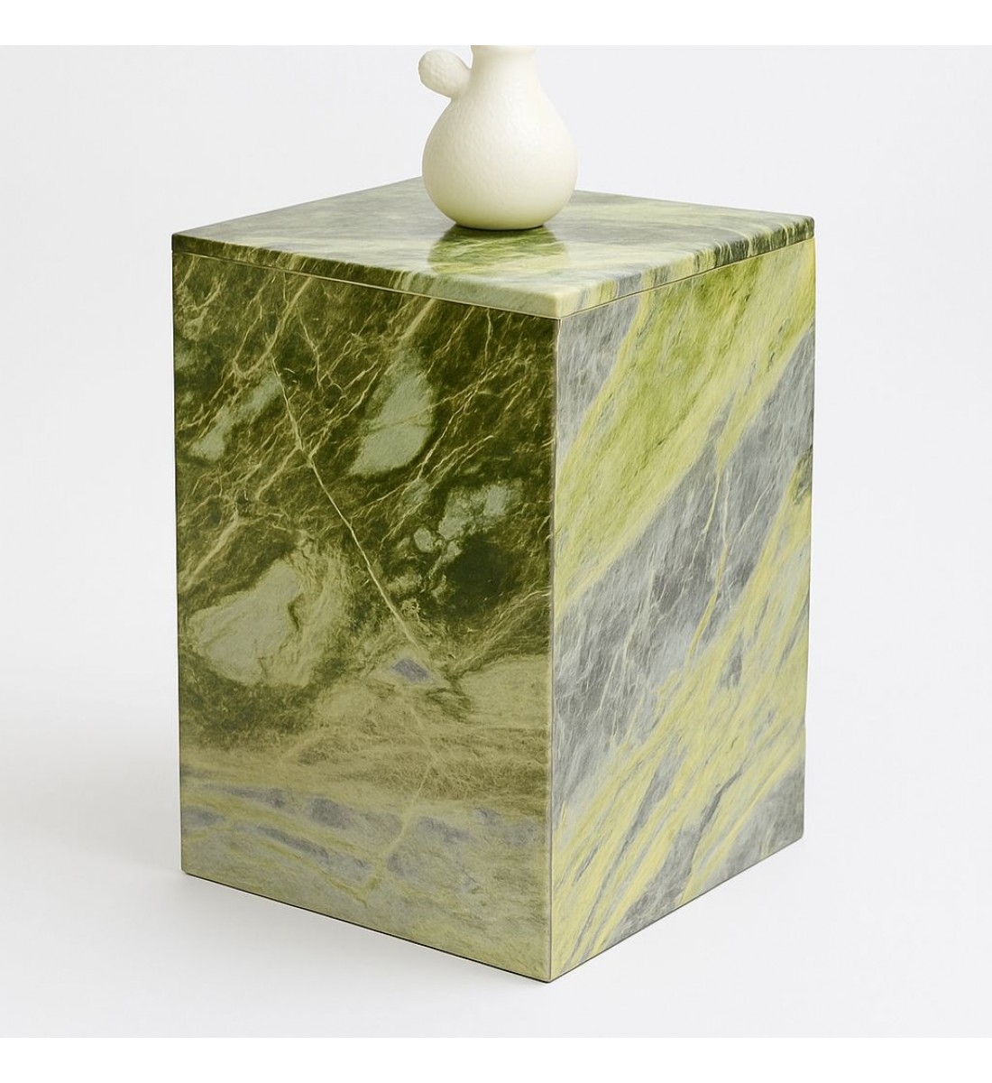 طاولة فاخرة مصنوعة من الرخام الطبيعي الفاخر بتدرجات آسرة من الأخضر الزيتوني والرمادي المائل للبيج،50×50×55سم طاولة فاخرة مصنوعة من الرخام الطبيعي الفاخر بتدرجات آسرة من الأخضر الزيتوني والرمادي المائل للبيج،50×50×55سم