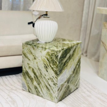 طاولة فاخرة بكفرات  مصنوعة من الرخام الطبيعي الفاخر بتدرجات آسرة من الأخضر الزيتوني والرمادي المائل للبيج، 60×50×55سم 