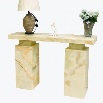 مدخل أنيق بتصميم فخم يجمع بين الرخام الطبيعي الفاتح ولمسات عصرية راقية، 150×35×100سم 