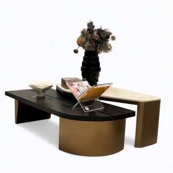 طقم طاولات وسط “أوبرا” بتصميم فاخر مزدوج – خشب داكن ورخام بيج بقاعدة ذهبية