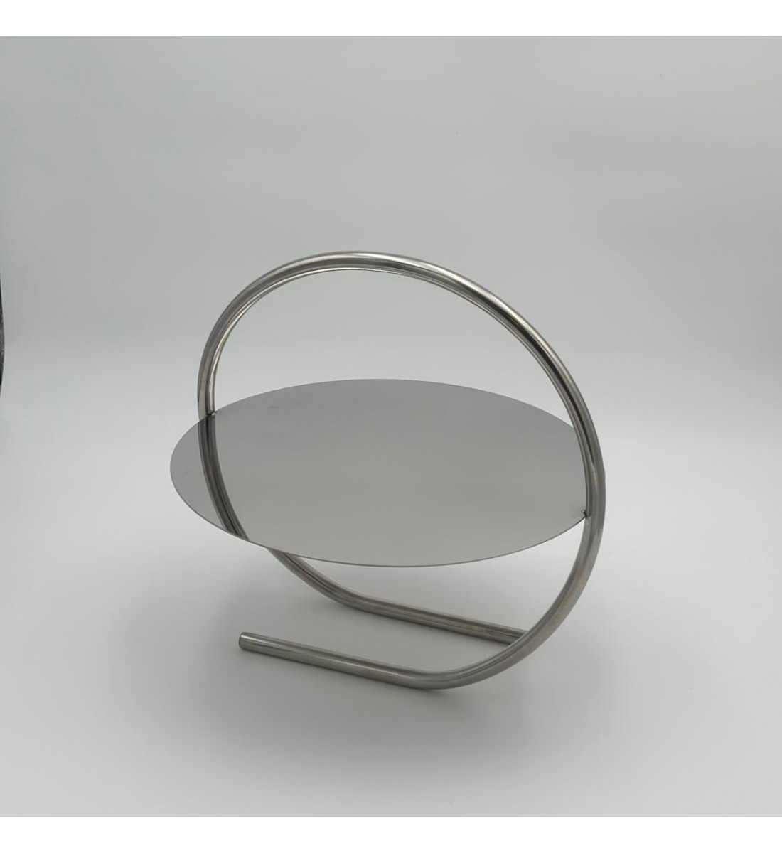 صحن تقديم أنيق بتصميم عصري يجمع بين البساطة والفخامة.30×30×30سم صحن تقديم أنيق بتصميم عصري يجمع بين البساطة والفخامة.30×30×30سم