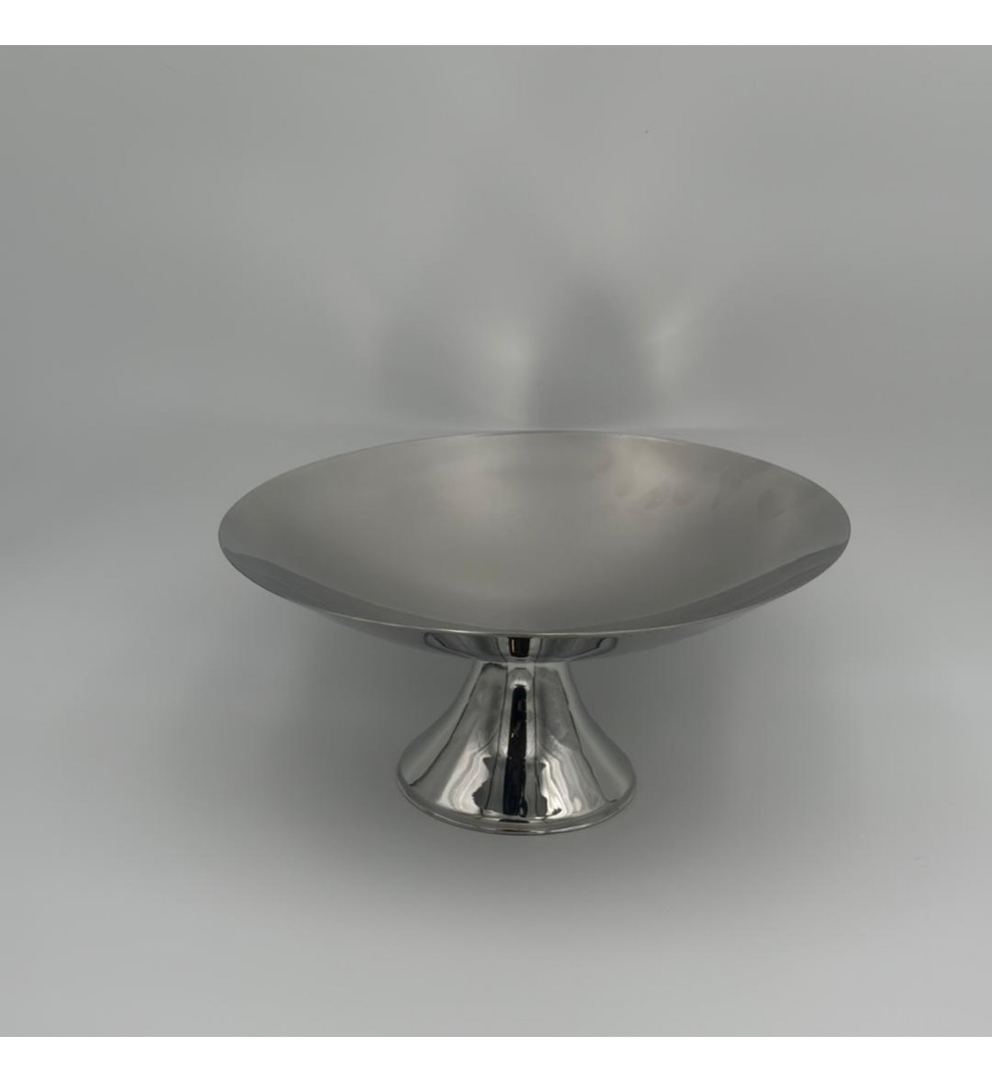 صحن تقديم أنيق بتصميم عصري يجمع بين البساطة والفخامة.30×30×15سم 