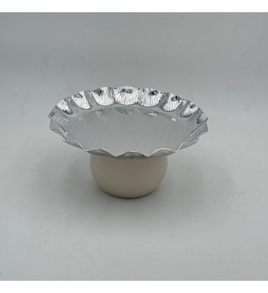 صحن تقديم أنيق بتصميم عصري يجمع بين البساطة والفخامة.23×23×11سم صحن تقديم أنيق بتصميم عصري يجمع بين البساطة والفخامة.23×23×11سم