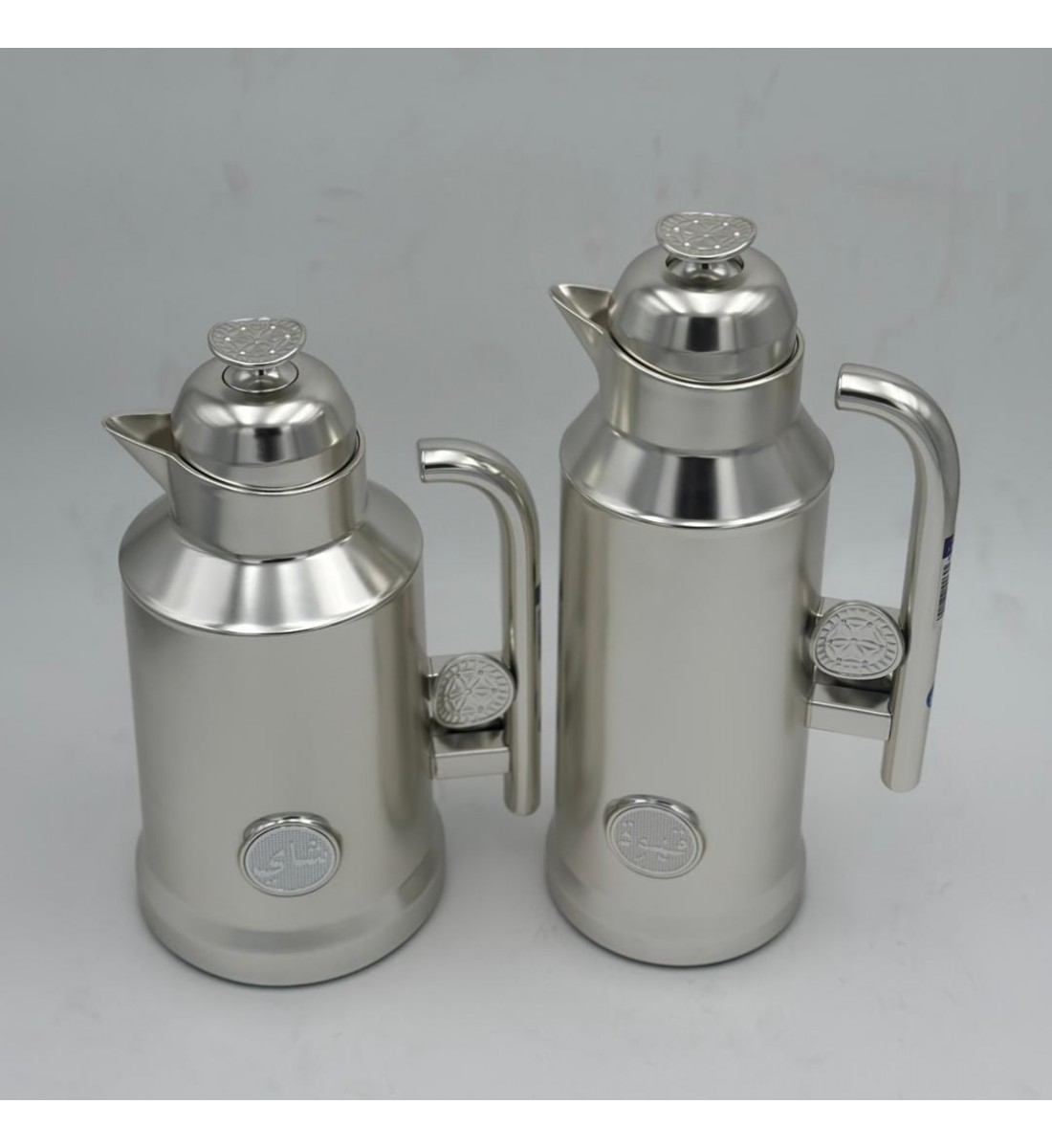 طقم ترمس شاي وقهوة أنيق يجمع بين التصميم العصري والانيق طقم ترمس شاي وقهوة أنيق يجمع بين التصميم العصري والانيق