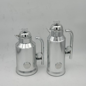 طقم  ترمس  شاي وقهوة أنيق يجمع بين التصميم العصري والانيق 