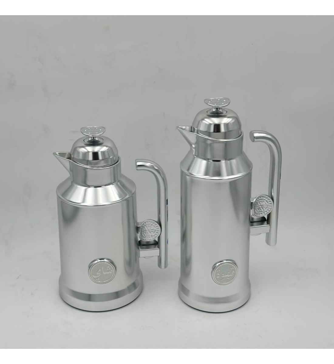 طقم ترمس شاي وقهوة أنيق يجمع بين التصميم العصري والانيق طقم ترمس شاي وقهوة أنيق يجمع بين التصميم العصري والانيق