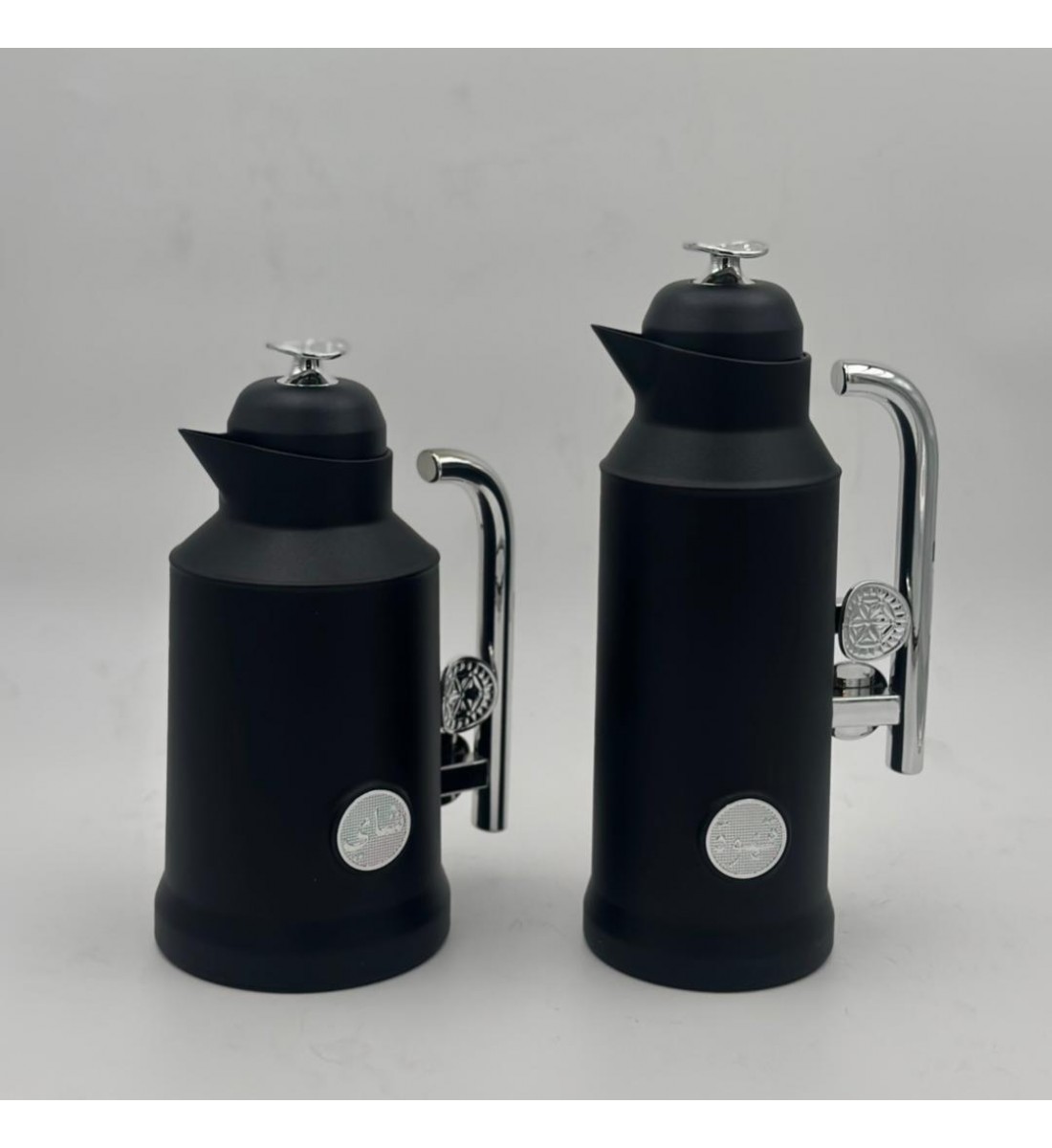 طقم  ترمس  شاي وقهوة أنيق يجمع بين التصميم العصري والانيق 