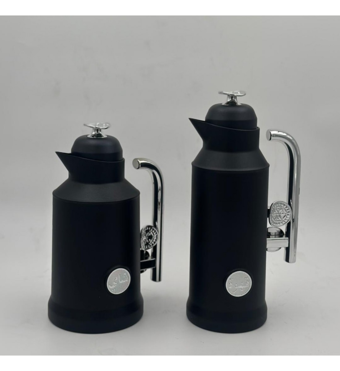 طقم  ترمس  شاي وقهوة أنيق يجمع بين التصميم العصري والانيق 