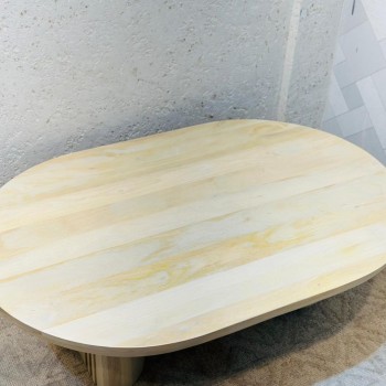 طاولة جانبية أنيقة بتصميم عصري يجمع بين البساطة واللمسة الراقية107×38×71سم 