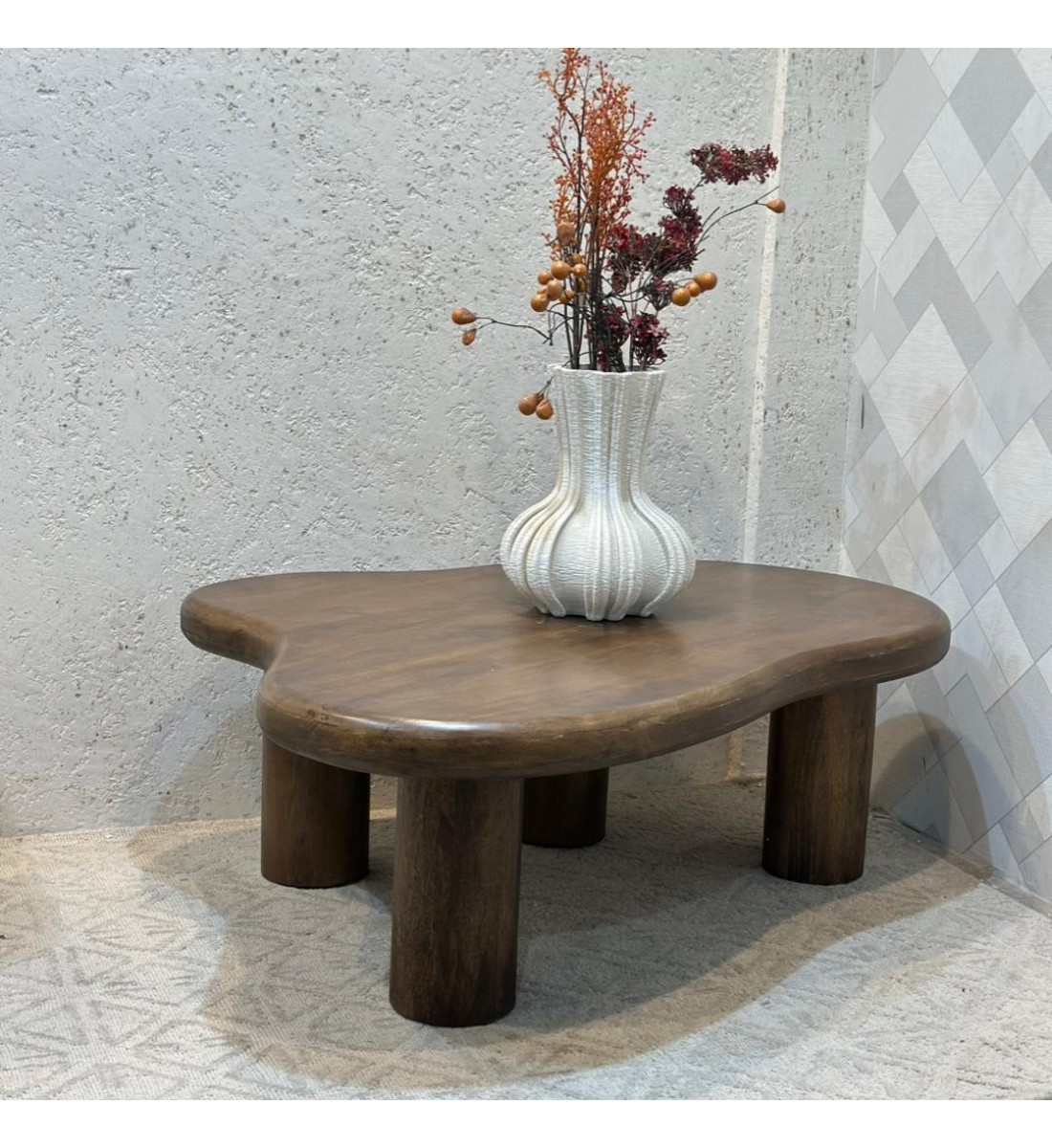 طاولة جانبية أنيقة بتصميم عصري يجمع بين البساطة واللمسة الراقية 116×79×40سم طاولة جانبية أنيقة بتصميم عصري يجمع بين البساطة واللمسة الراقية 116×79×40سم