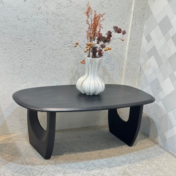 طاولة جانبية أنيقة بتصميم عصري يجمع بين البساطة واللمسة الراقية 130×70×48سم 