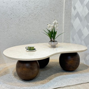 طاولة فاخرة بتصميم عصري مبتكر تجمع بين الرخام والخشب بطريقة ملفتة وجذابة. 129×82×37سم