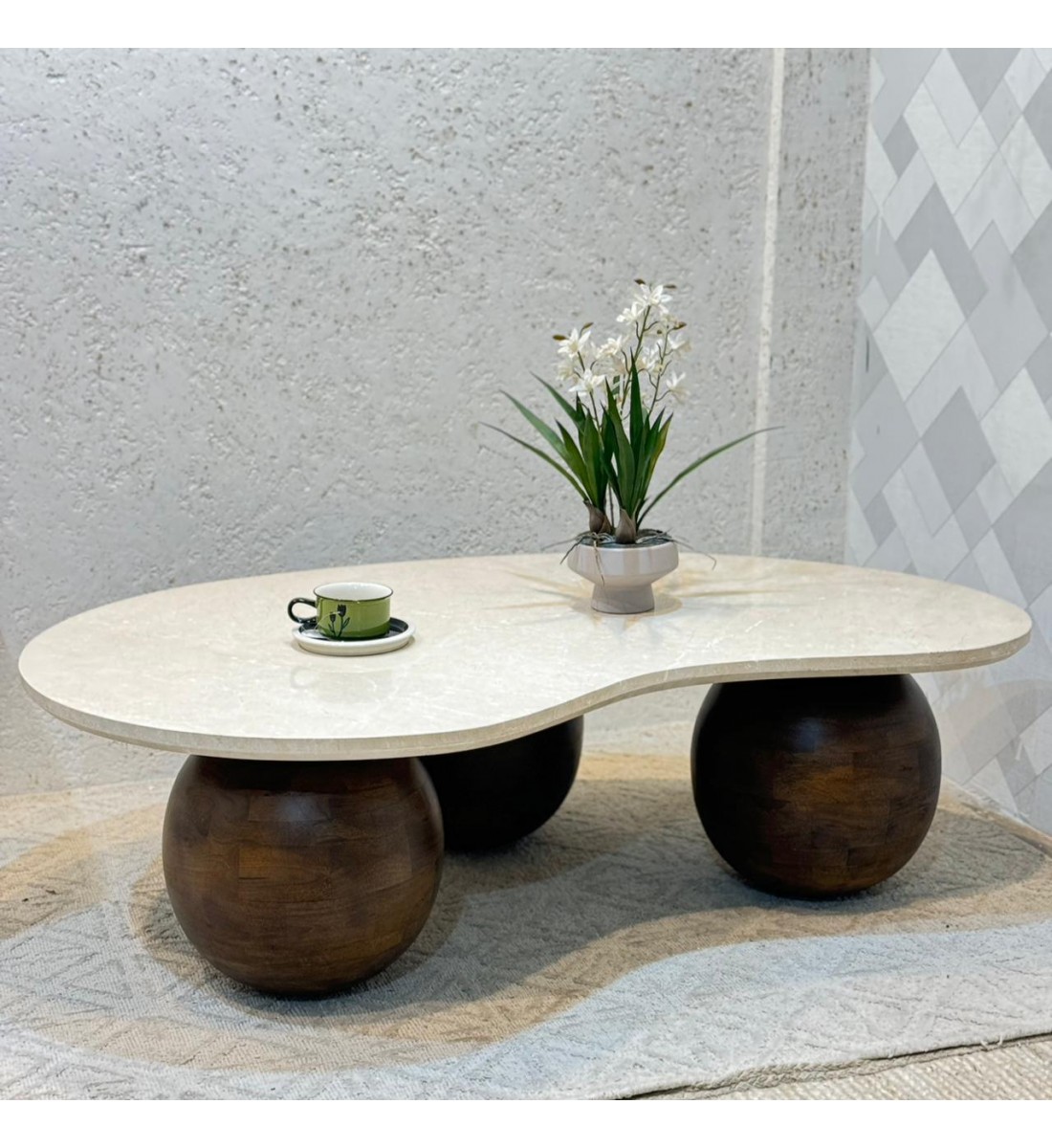 طاولة فاخرة بتصميم عصري مبتكر تجمع بين الرخام والخشب بطريقة ملفتة وجذابة. 129×82×37سم طاولة فاخرة بتصميم عصري مبتكر تجمع بين الرخام والخشب بطريقة ملفتة وجذابة. 129×82×37سم