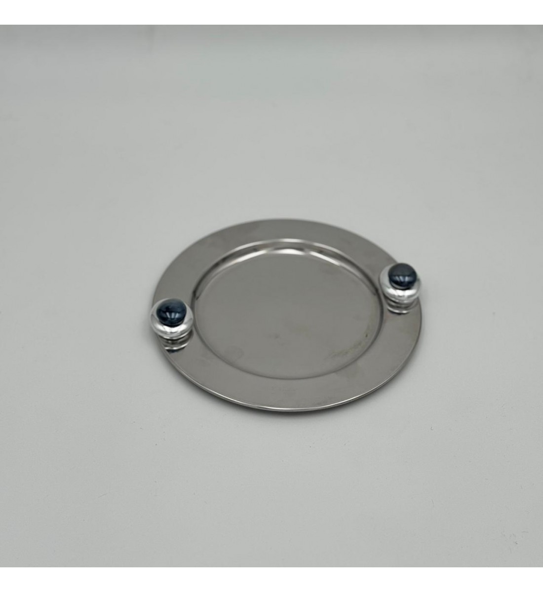 صحن تقديم أنيق بتصميم عصري يجمع بين البساطة والفخامة 18×18×1سم 