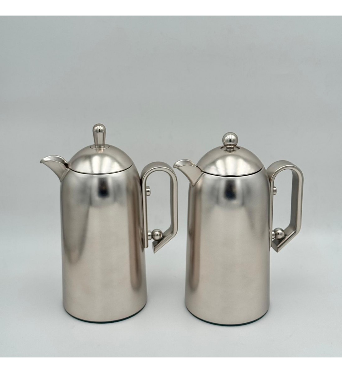 طقم ترمس شاي وقهوة أنيق يجمع بين التصميم العصري والانيق طقم ترمس شاي وقهوة أنيق يجمع بين التصميم العصري والانيق