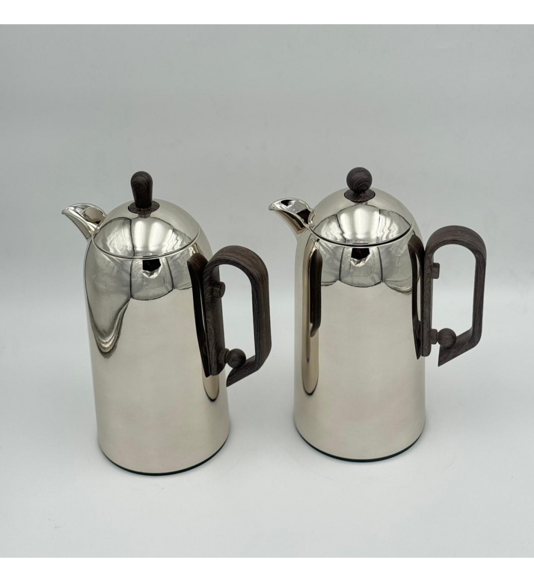 طقم  ترمس  شاي وقهوة أنيق يجمع بين التصميم العصري والانيق 