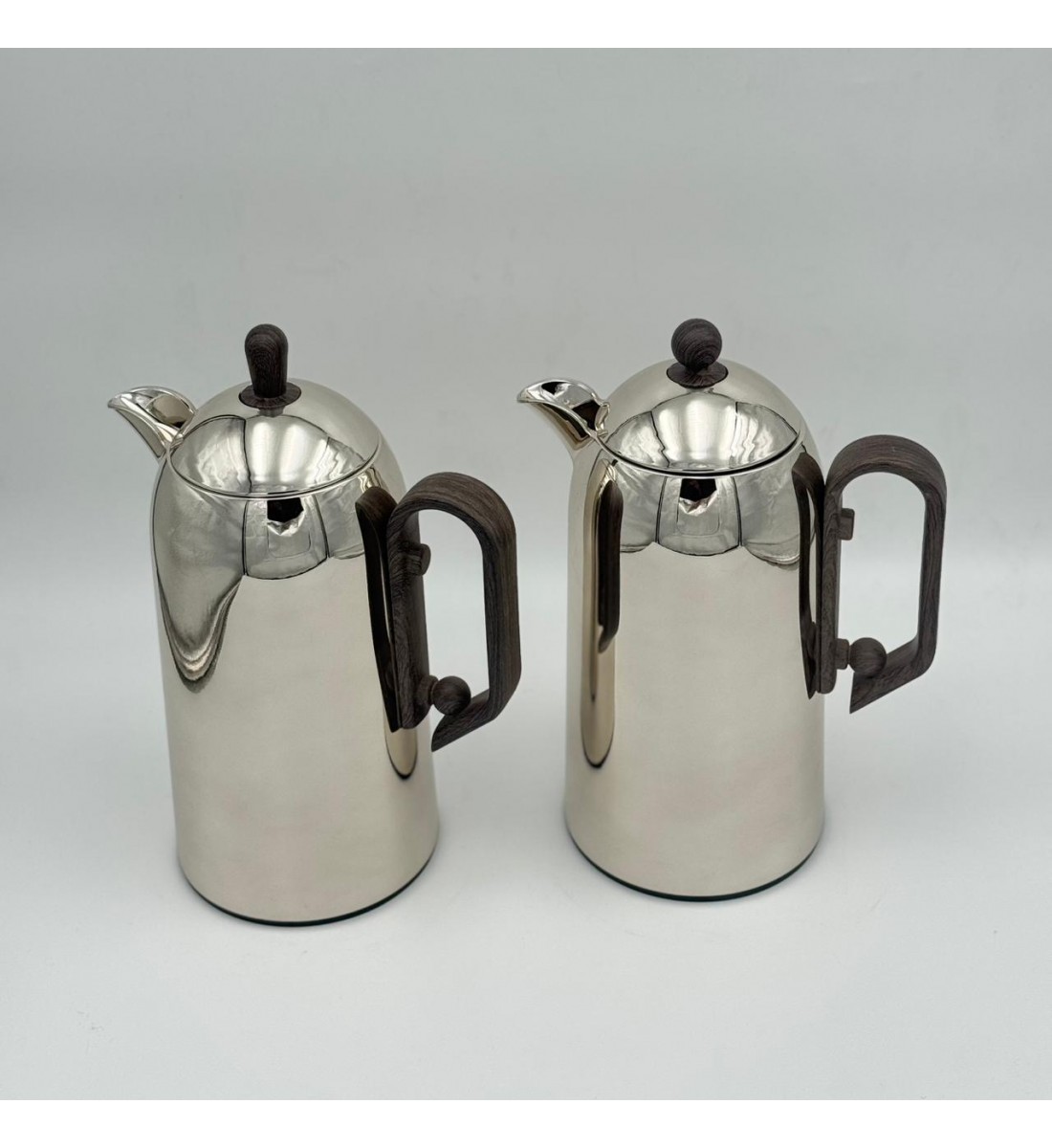 طقم  ترمس  شاي وقهوة أنيق يجمع بين التصميم العصري والانيق 