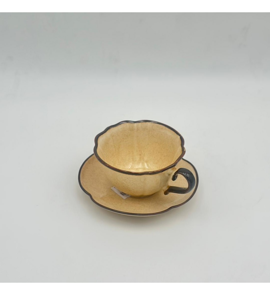 فنجان شاي سيراميكي أنيق بتصميم فريد